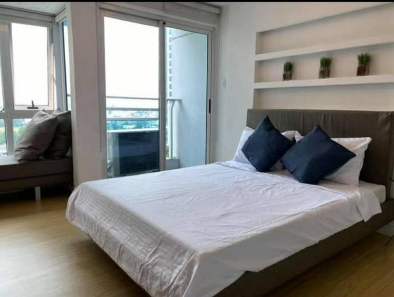 Apartment with pool | Suitable for remote work in Taguig
