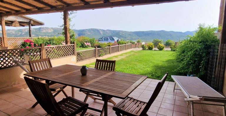 Villa with garden | Garden view — photo 2
