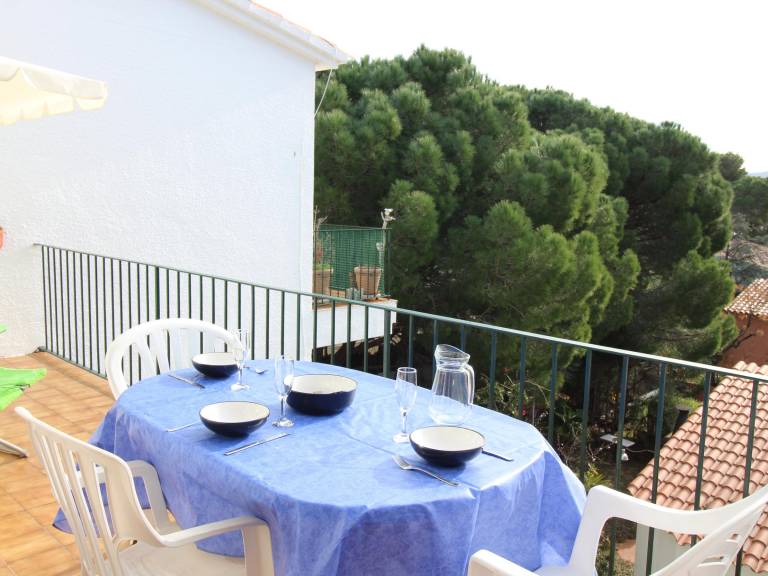 Cozy Apartment 100m from Beach with Private Garage — photo 3