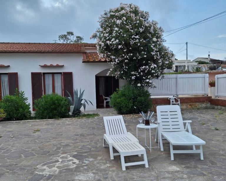 Villa with barbecue & terrace — photo 5