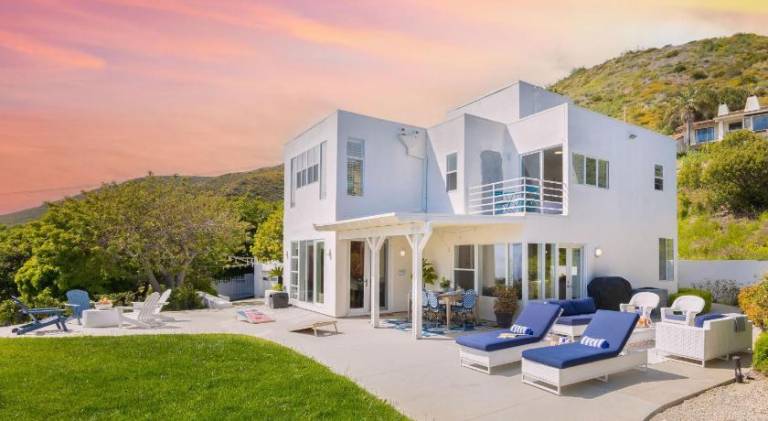 Fully equipped nice villa with jacuzzi & barbeque | Next to the beach | Suitable for remote work | Pets are welcome in Mal