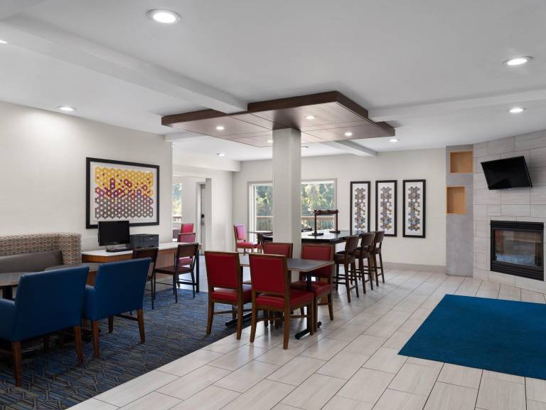 Holiday Inn Express Fort Bragg By IHG — photo 3