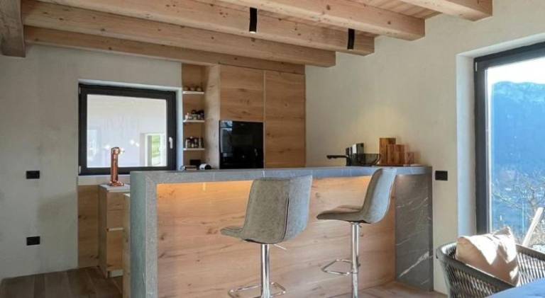 Chalet with BBQ, yard & patio — photo 3