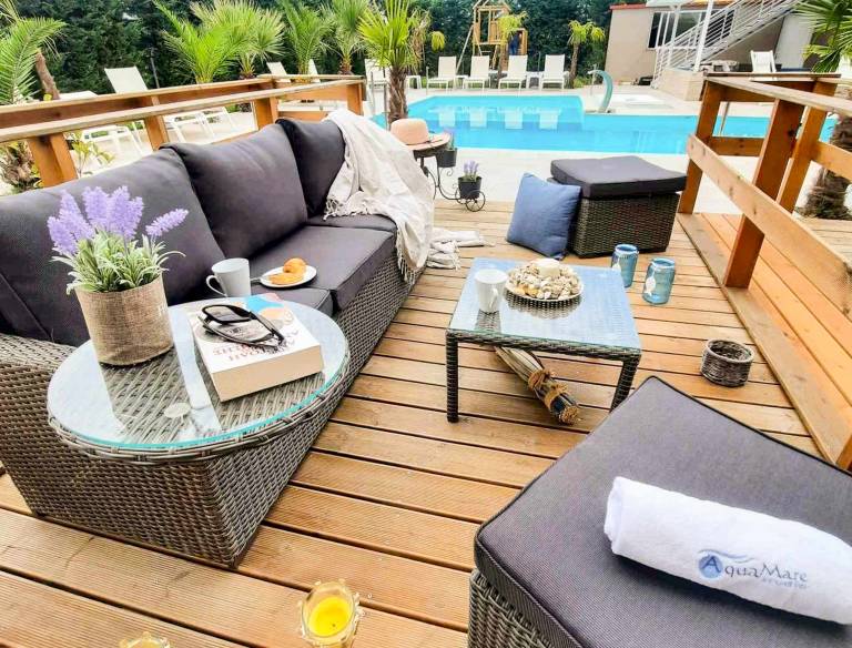 Aquamare Studios Seaview Suite & Pool Bliss