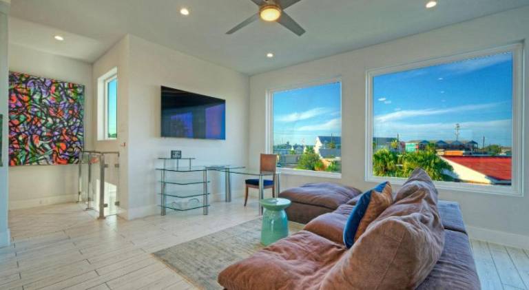 Vacation home with patio & barbeque — photo 2