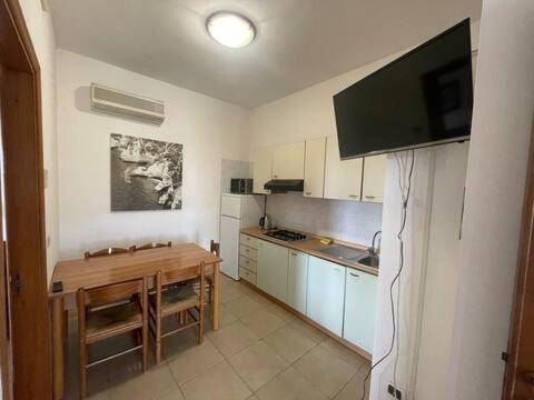 Charming holiday apartment with pool, yard & hot tub | Beach nearby | Pet-friendly — photo 4