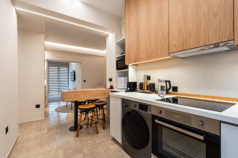 The Apex Boutique B2 Apartment with Balcony, Wi-Fi, and Air Conditioning — photo 5