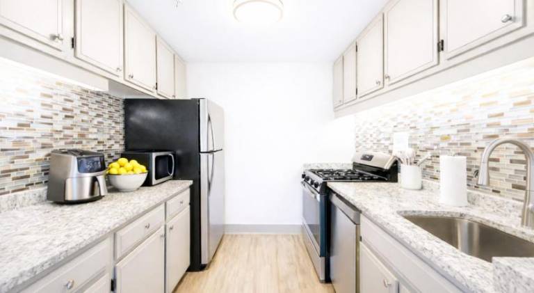 The Hartford Skyline - Stylish Downtown Condo with Wifi Gym — photo 3