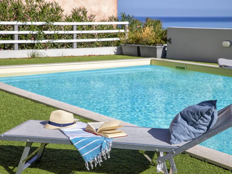Fully equipped charming apartment with terrace, garden & pool | Sea view | Dogs allowed — photo 2