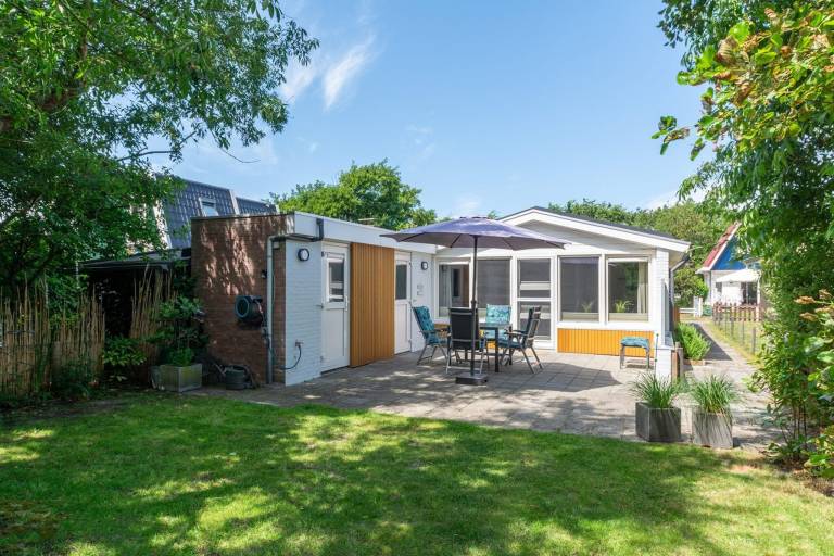 Bungalow with patio, barbeque & yard | Dogs allowed in Callantsoog