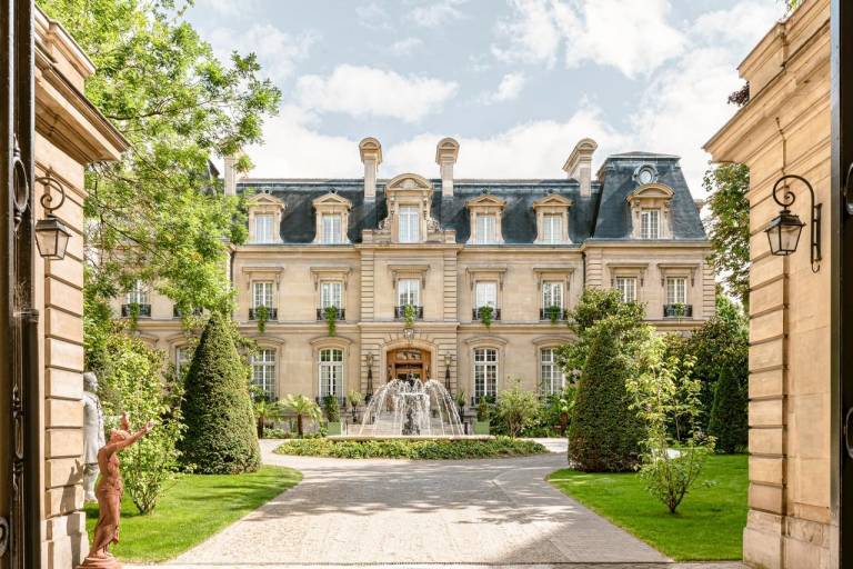 Saint James Hotel Paris in Puteaux