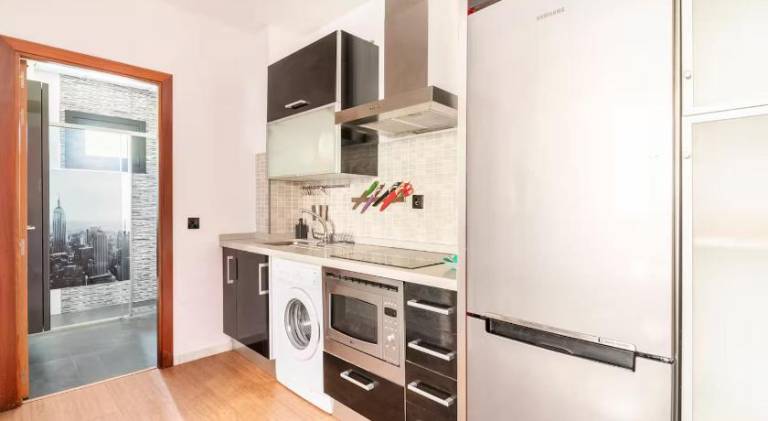 Serviced apartment with pool & patio — photo 4