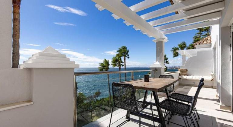 Apartment with patio & garden in Estepona