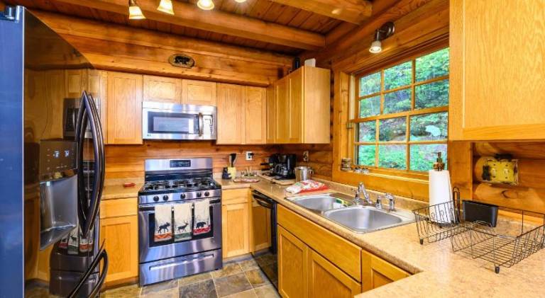 Chalet with hot tub — photo 5