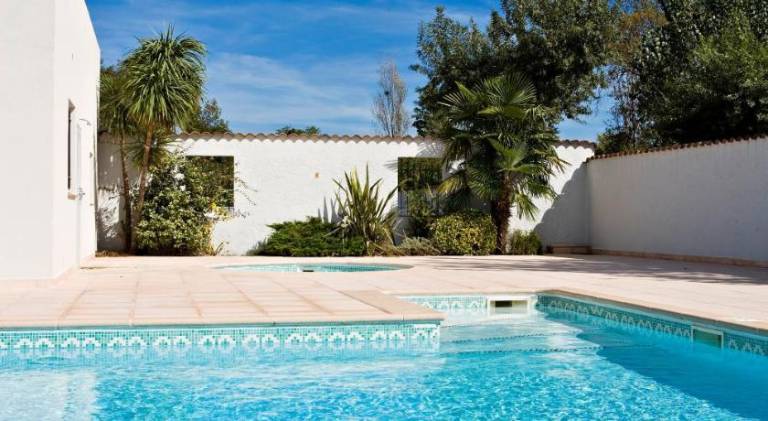 Beautiful apartment with terrace, pool & yard | Pets allowed — photo 4
