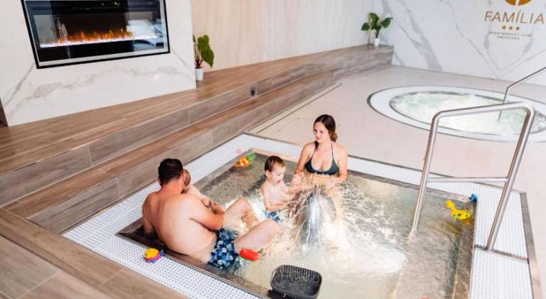 Holiday apartment with patio, garden & hot tub | Dogs allowed — photo 4