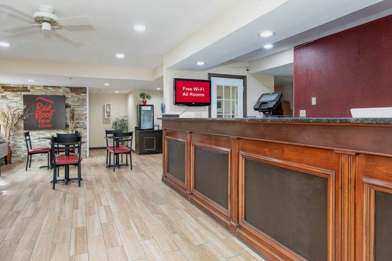 Red Roof Inn & Suites Rome — photo 2