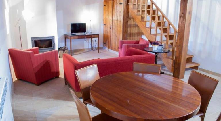 Vacation home with private pool, patio & barbeque | Suitable for remote work | Pet-friendly — photo 3