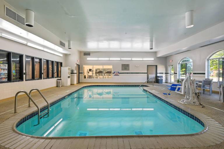 Country Inn & Suites by Radisson, Merrillville, IN — photo 3
