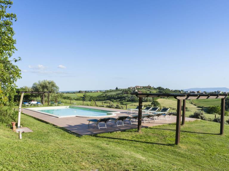 Fully equipped beautiful house with BBQ, pool & yard | Pet-friendly — photo 2