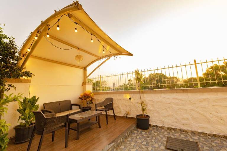 Apartment with pool in Khandala