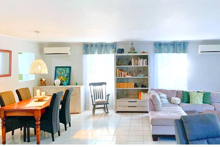 Island Villa near Beaches Dining & Attractions