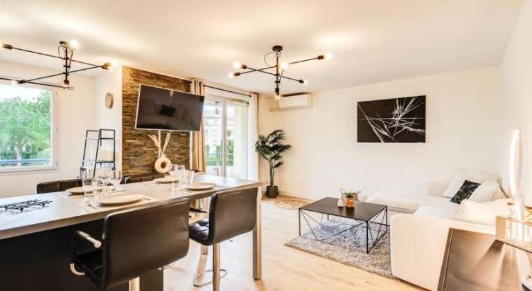 Holiday apartment with 2 rooms for 6 persons in Colomiers