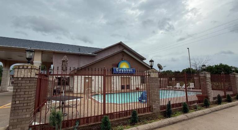 Days Inn by Wyndham Navasota — photo 4