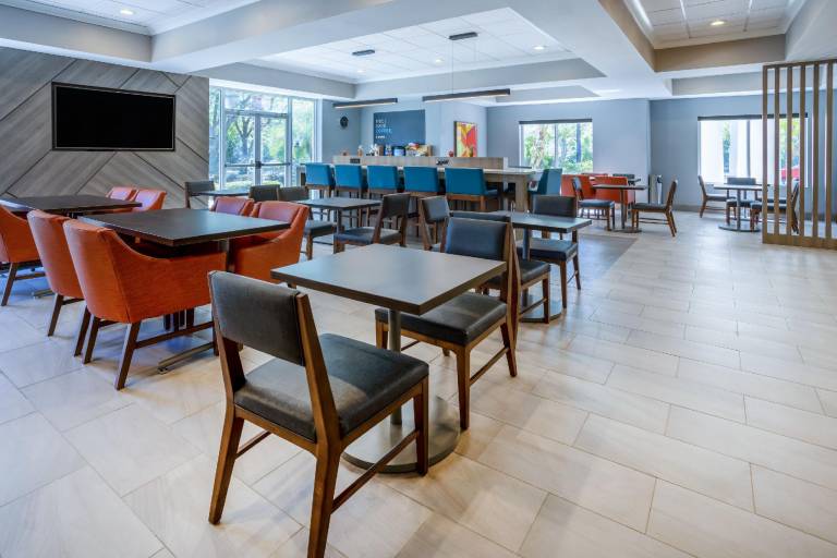 Holiday Inn Express and Suites Tampa I-75 at Bruce B. Downs By IHG — photo 4