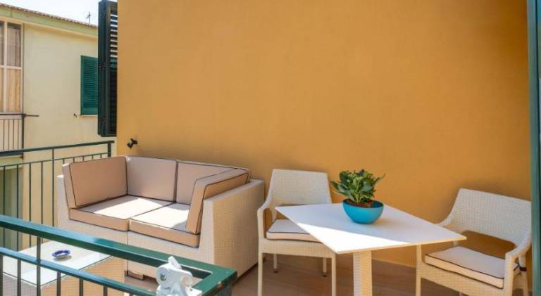 Holiday apartment with patio — photo 4