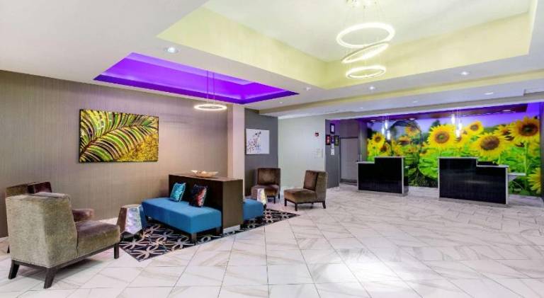 La Quinta Inn & Suites by Wyndham Springfield IL — photo 3