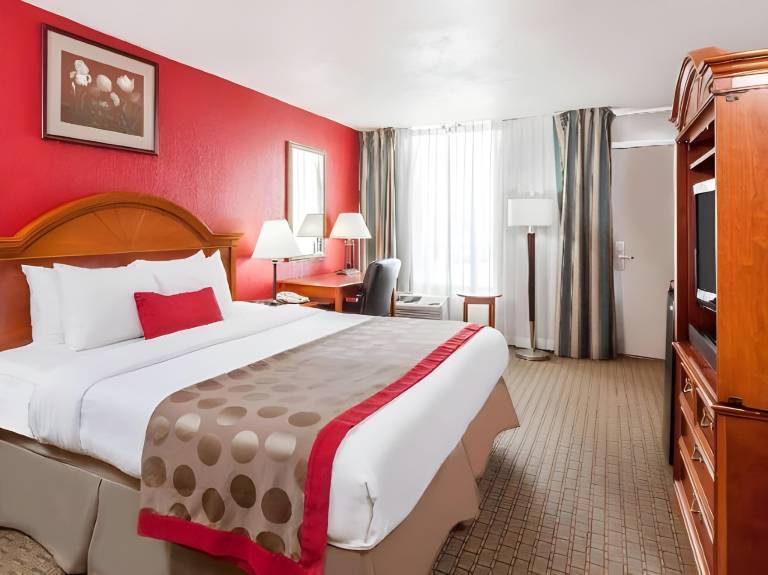 Ramada by Wyndham New Iberia — photo 2