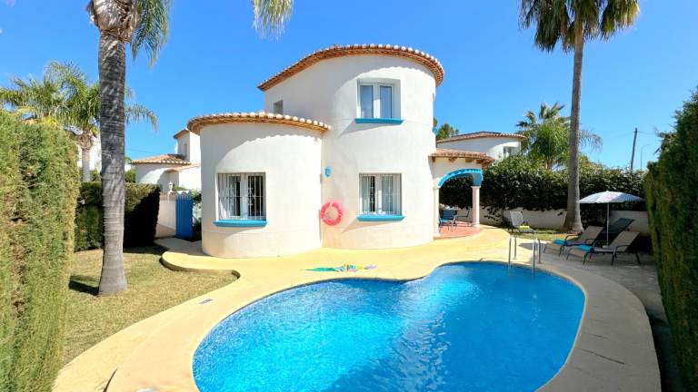 Fully equipped villa with barbecue, yard & private pool | Beach nearby | Pet-friendly — photo 2