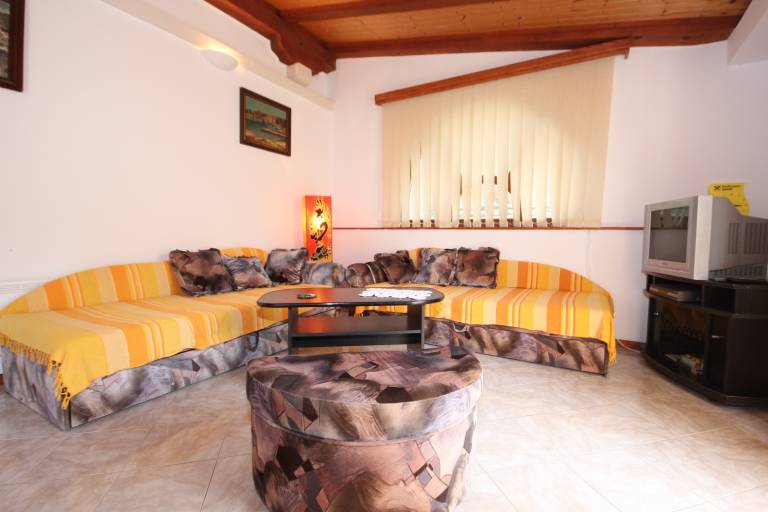 Holiday apartment with terrace & barbeque — photo 4