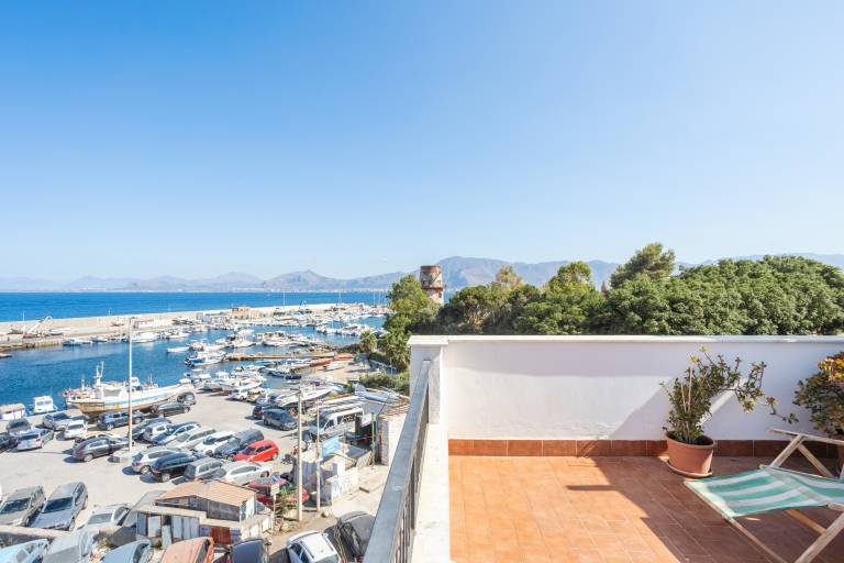 Holiday Home "Finestra Sul Mare" with Sea View, Wi-Fi & Air Conditioning — photo 4