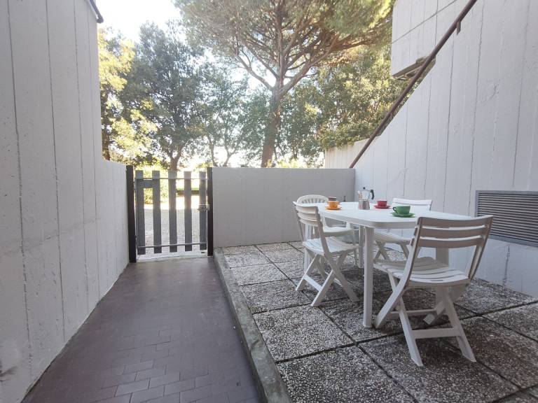 Holiday apartment with garden — photo 4