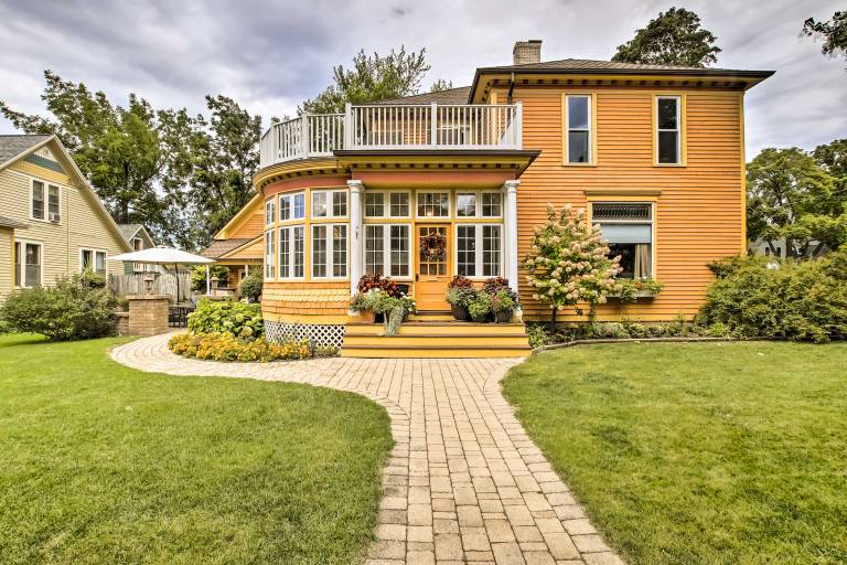Dog-Friendly Home w/ Balcony & Yard in Surgeon Bay — photo 3