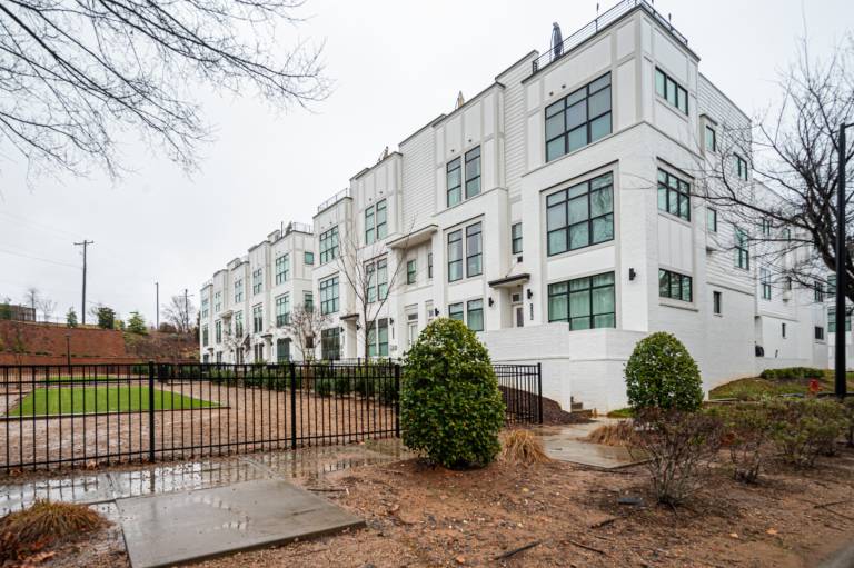 Rental apartment with patio in Charlotte, NC