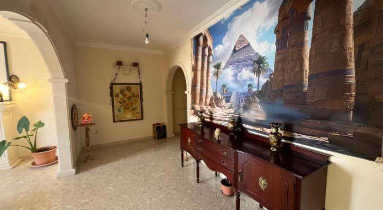 Triple room in Beautiful Artsy Maisonette — photo 4