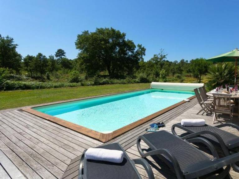 Villa with private pool, hot tub & patio | Garden view — photo 5