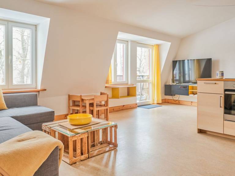 Ferienwohnung gelb