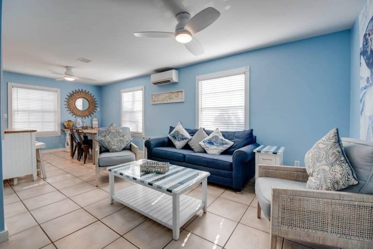 House with yard & pool | Near Southernmost Point | Dogs allowed — photo 4