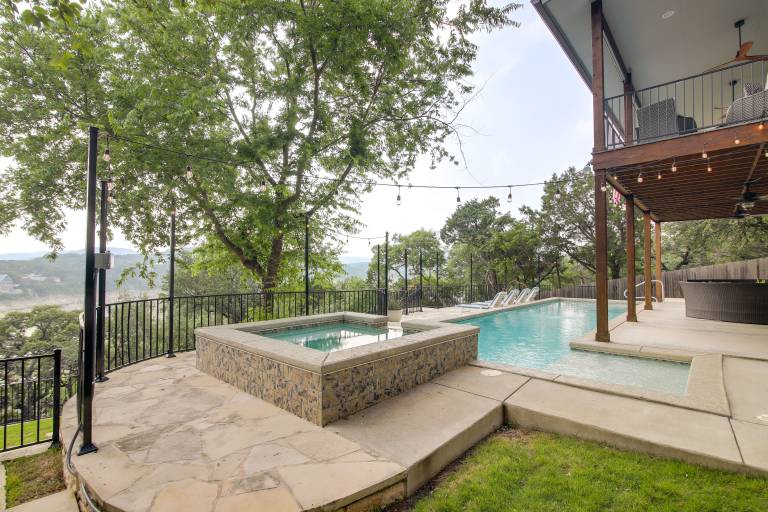 Lake Travis House w Private Pool Hot Tub & Dock