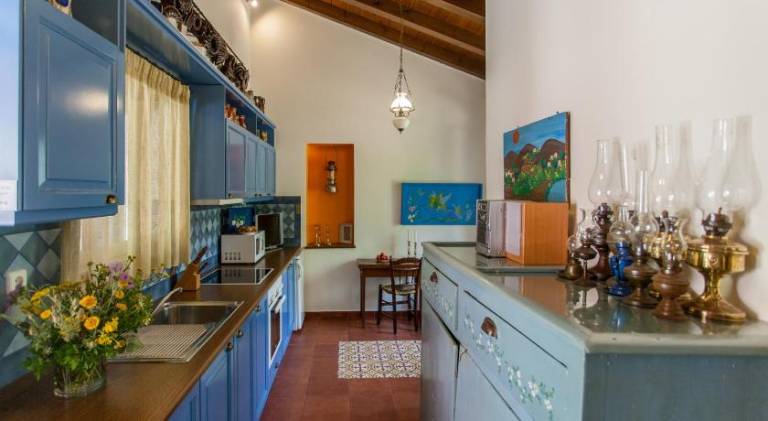 Family-friendly charming serviced apartment with pool, garden & patio | Dogs allowed — photo 4