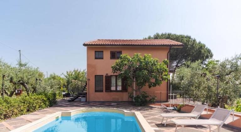 House with pool in Linguaglossa