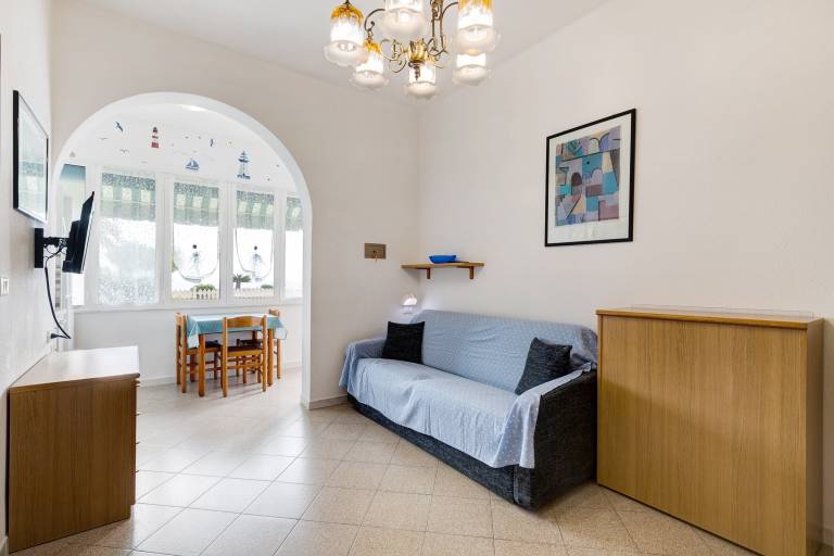 Studio Apartment "Monolocale 12" with Sea View, Wi-Fi & Air Conditioning in Pietra Ligure