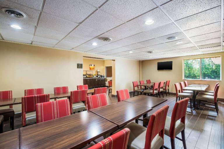 Comfort Inn & Suites Fairborn near Wright Patterson AFB — photo 3