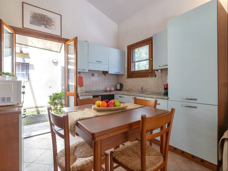 Vacation home with terrace, yard & barbeque | Nature view — photo 2