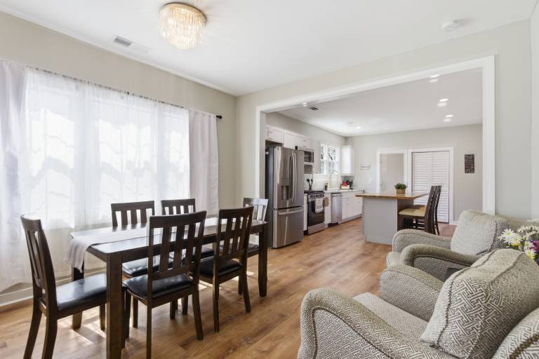 New Listing! The Landing Pad - 8 minutes to ATL Airport! — photo 4