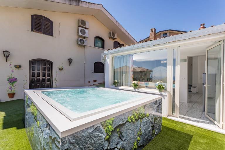 Beautiful apartment with patio, garden & fast internet | City view | Pet-friendly in Acireale